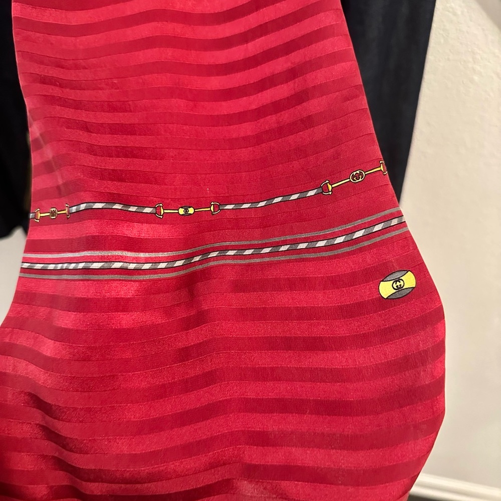Gucci silk scarf hand sewn used 1x in runway showing 9.5/10 rating clean - Picture 8 of 9
